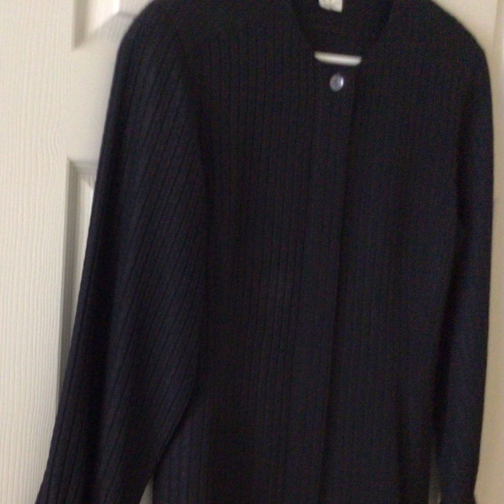 Beautiful Black 100% Silk Pleated Ferragamo Ladies Blouse-Size 8